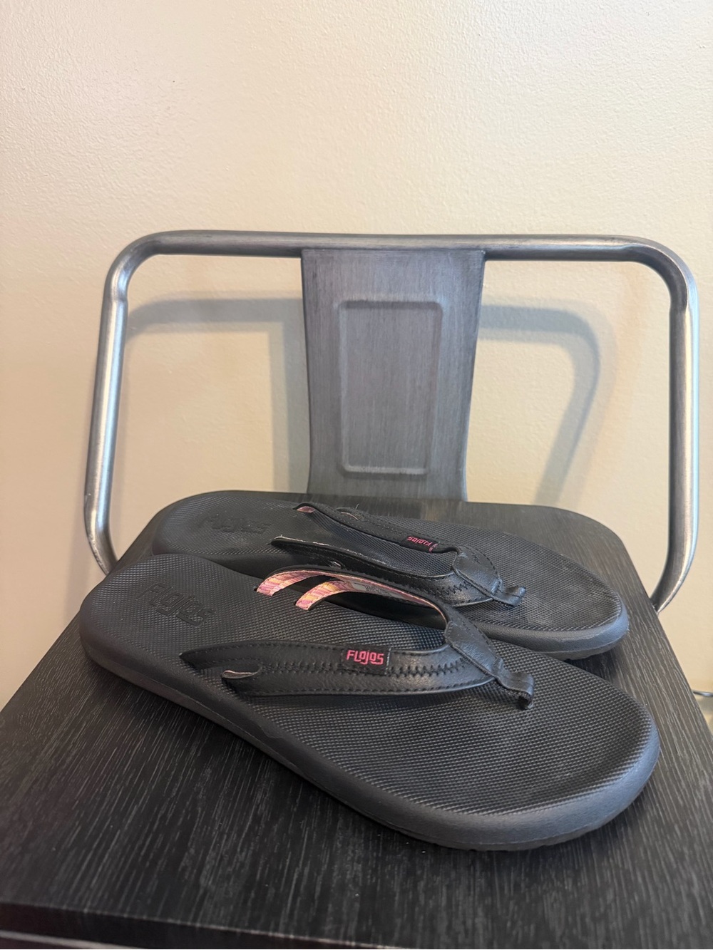 Flojos Black Comfort Flip Flops Women's Size 8 Beach Casual Sandals